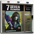 Seven Peluquería - Puerta de entrada